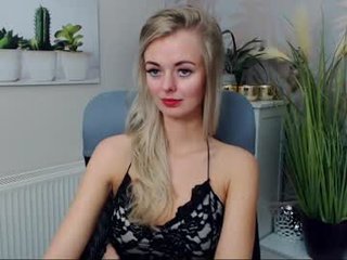 valerieluvsugar 32 y. o. horny cam chick gets her feet licked off by slave online