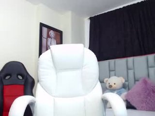 lucy_chanel 37 y. o. cam girl with big ass presents hot live sex cum show