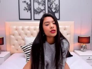 mackenzie_17 19 y. o. cam babe wants her pussy and small tits licked and then fucked in the chatroom