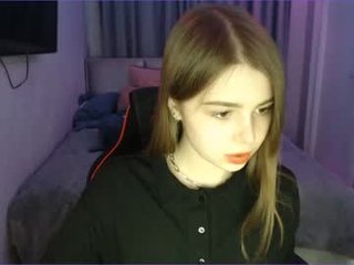 tripleprinces 0 y. o. slim cam chick with small tits loves to flash during her live sex session