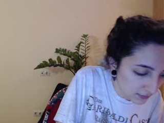 heavenlycreature 18 y. o. kinky slut in the chatroom performs live show with ohmibod