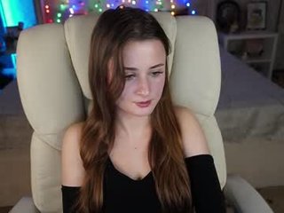 petitelexyy 18 y. o. cam babe takes ohmibod online and gets her pussy penetrated