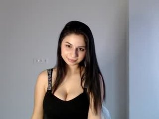 angelina_jolie_18 18 y. o. english cam girl show his beauty legs online