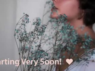 mollysoulful 19 y. o. french cam girl get a good live fuck session