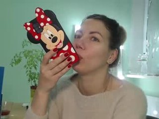almaz2023 36 y. o. cam girl with hairy pussy loves when demanding men serve her every desire
