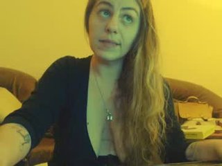 playfulsamira 30 y. o. cam babe with big tits in private live sex show