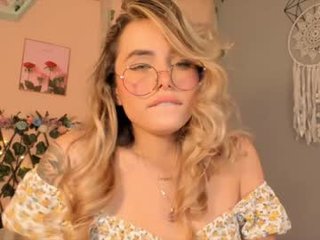 antonia_savatto_ 22 y. o. cam babe loves gets orgasm from vibrations with a ohmibod in the chatroom