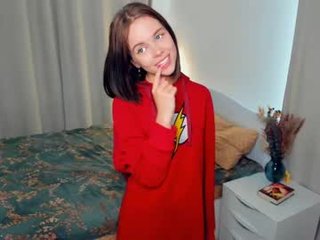di_huny 18 y. o. cam babe with big tits in private live sex show