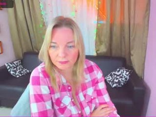 regan_lovely 28 y. o. cam girl showing big tits and big ass