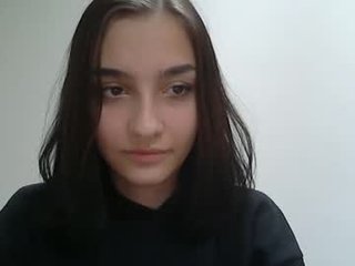 veryveryshygirl 0 y. o. german cute cam girl doing everything you ask them in a sex chat