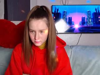 toxl 18 y. o. slim cam chick with small tits loves to flash during her live sex session