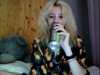 rini_mori 19 y. o. cam babe wants you evaluated her striptease online