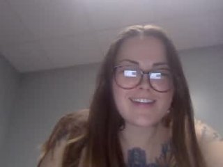 darkstardaisy 33 y. o. BBW cam girl offers pleasing for you big boobs on camera