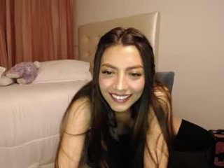 sophia_bones 0 y. o. latina cam girl wants hot lesbian porn online