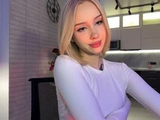 juicymode 19 y. o. lesbian orgy live show for you online
