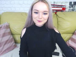 blondydolly 21 y. o. cam babe her pussy penetrated on camera