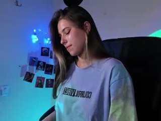 scarlett_wanner 18 y. o. domina cam girl loves dirty live sex in the chatroom