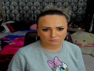 beyoncedoll 30 y. o. domina cam girl loves dirty live sex in the chatroom