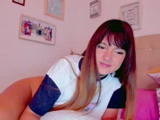kittenmoon_ 19 y. o. cam babe loves gets orgasm from vibrations with a ohmibod in the chatroom