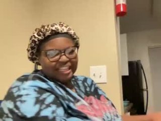 kiarasugars 23 y. o. nude cam babe loves shows all her hairy cunt on camera