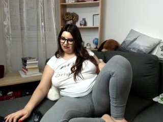 hellobaby1923 24 y. o. BBW cam girl offers pleasing for you big boobs on camera