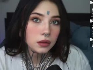 herbal_helpmepls 19 y. o. cam babe takes ohmibod online and gets her pussy penetrated