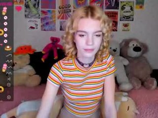 elly_milas 18 y. o. english cam girl show his beauty legs online
