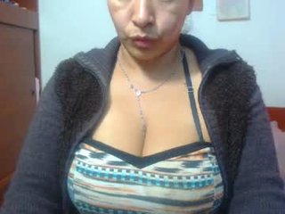siblley 41 y. o. latina cam babe brings live sex to him online