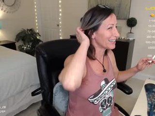 ms_jojo 46 y. o. cam girl gets hairy pussy licked then sticked fucking hard online