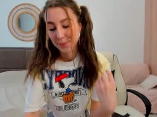 shayleyy 0 y. o. sex cam with a horny cute cam girl that's also incredibly naughty