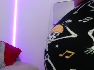 booty_bomb69 28 y. o. cam girl gets her ass hard fucked by her partner