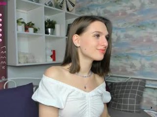 shepherdsandra 22 y. o. italian cam girl gets an multiple orgasm from ohmibod in her pussy online