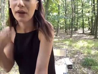 maya_eyes 28 y. o. english cam girl show his beauty legs online