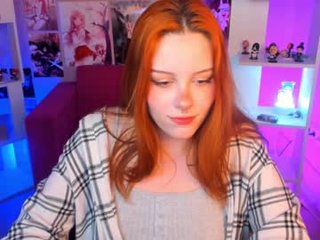 coralinekeyns 0 y. o. beautiful cam babe has the ever-willing mens at her service, and she uses him for all he's good for